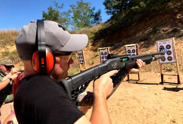 Pumpovací brokovnice